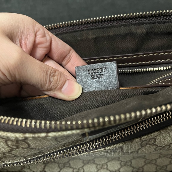 Authentic GUCCI  crossbody - Picture 4 of 8